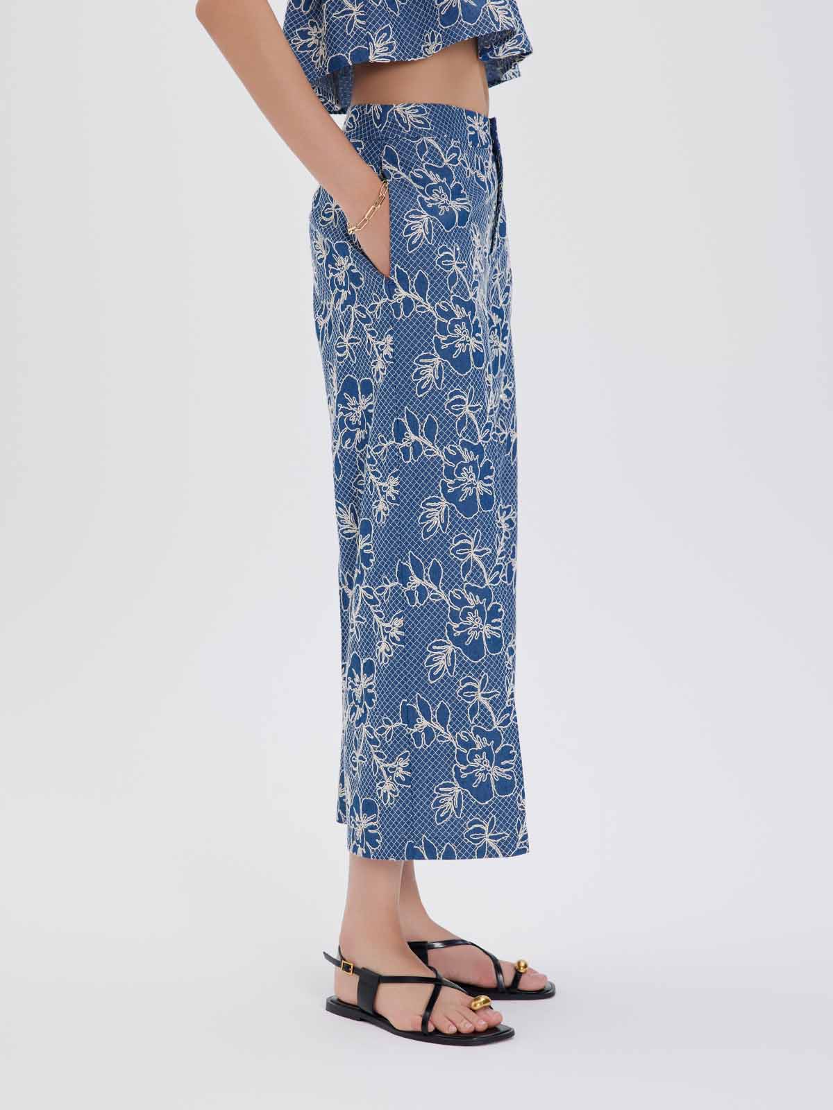 ASOBIO Embroidered Wide-Leg Cropped Pants